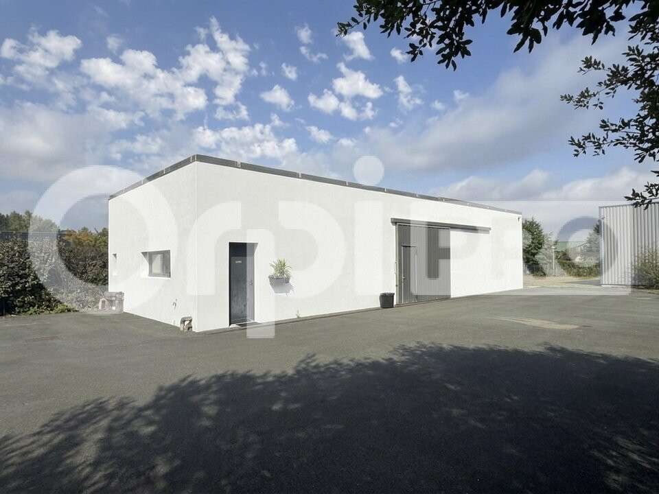 A louer local idéal stockage de 157m² à Seignosse 