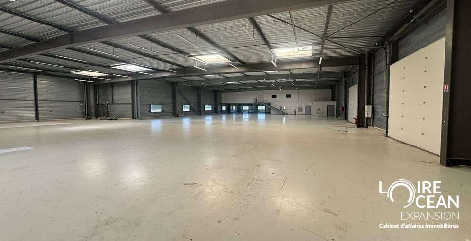 AV local activité 1701m² 20 parkings ZI Sud Nantes