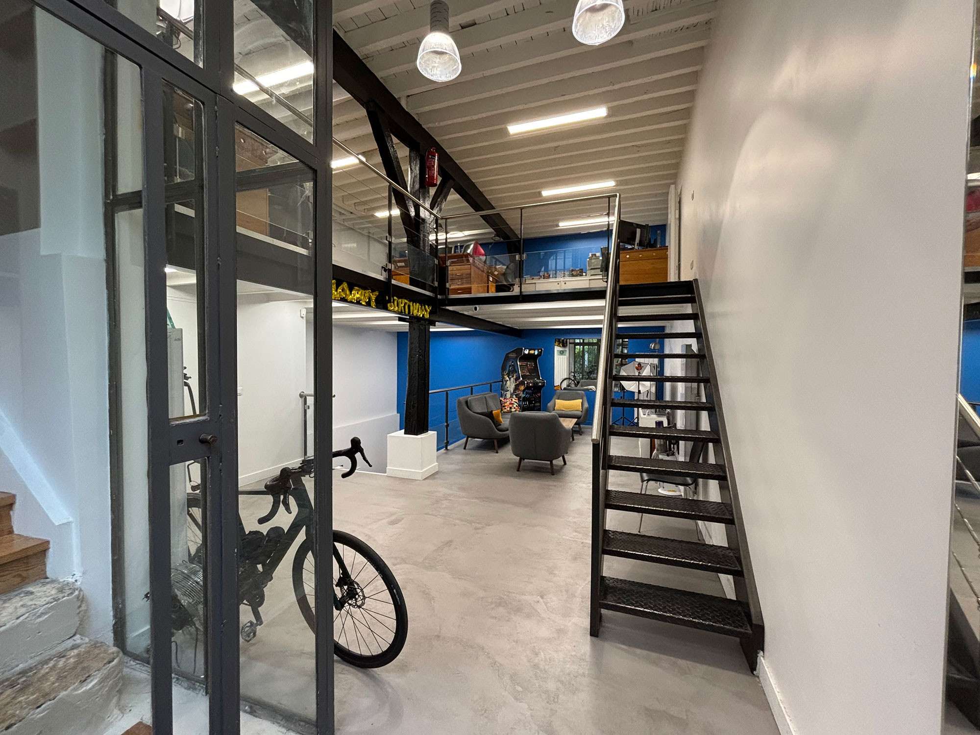 Vente local commercial atypique 106m² Paris 75011