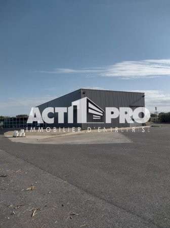 À louer entrepôt bureaux 784m² à Perpignan