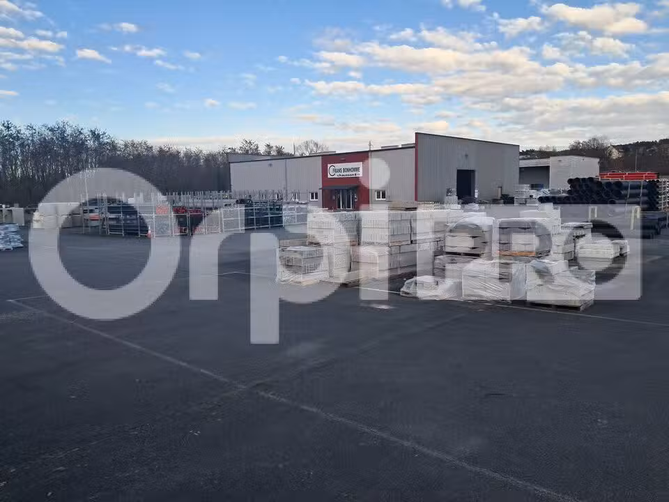 Local industriel bureau 806m² à vendre à Montluçon