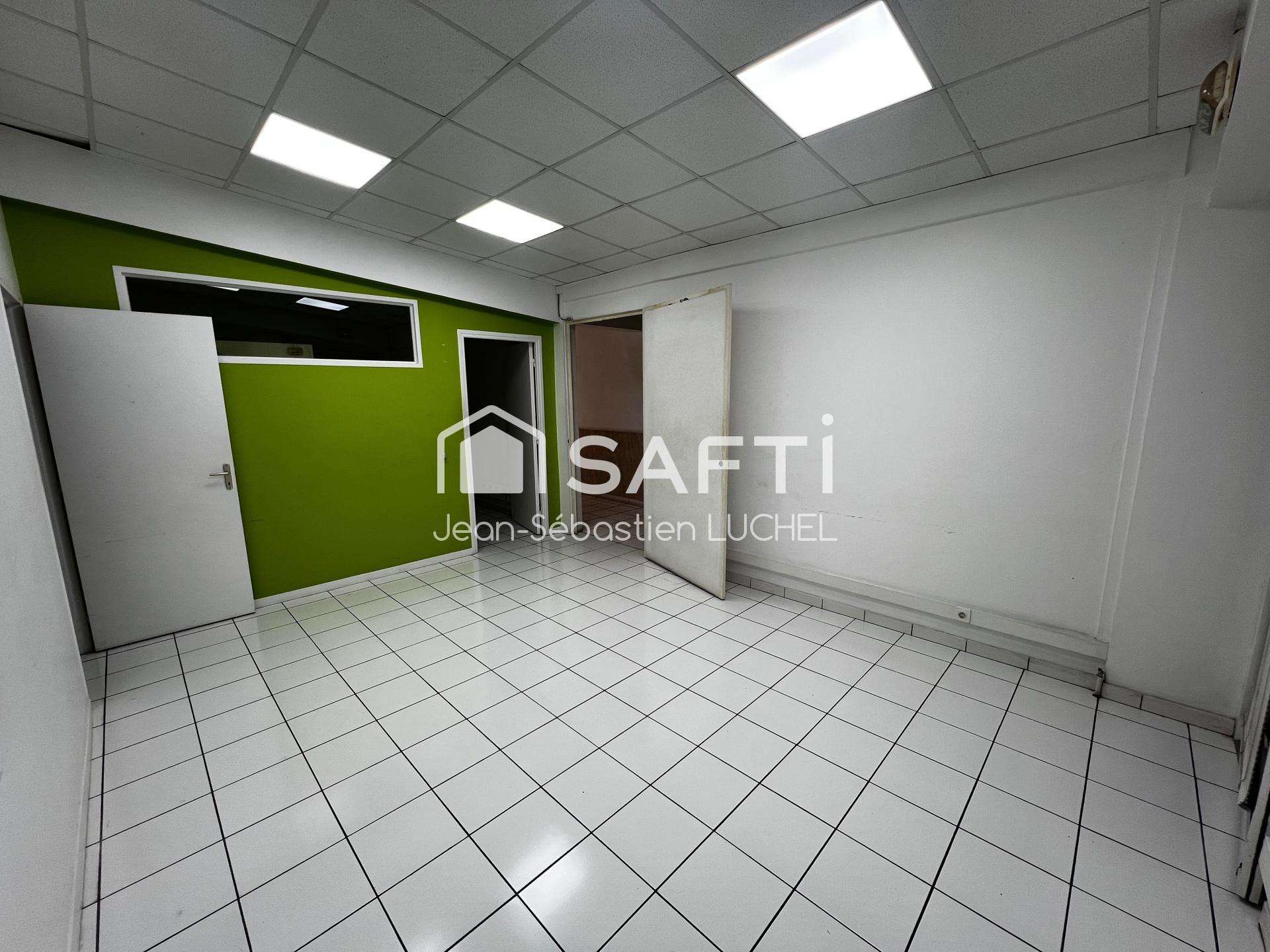 Local professionnel de 106m² à louer en zi à Ducos