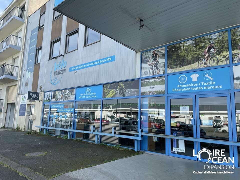 À vendre  Local commercial d'environ 715 m²