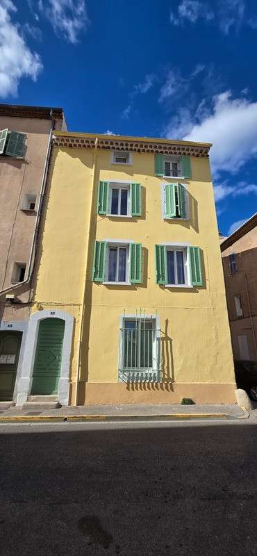 Immeuble de 118m² à vendre à Cuers centre (83)