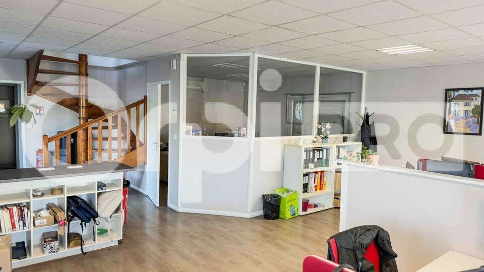 A louer local d'activité polyvalent 1390m² à Anse