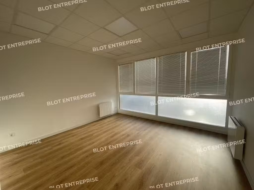 A LOUER - BUREAUX 58 m² - RENNES SUD - EST