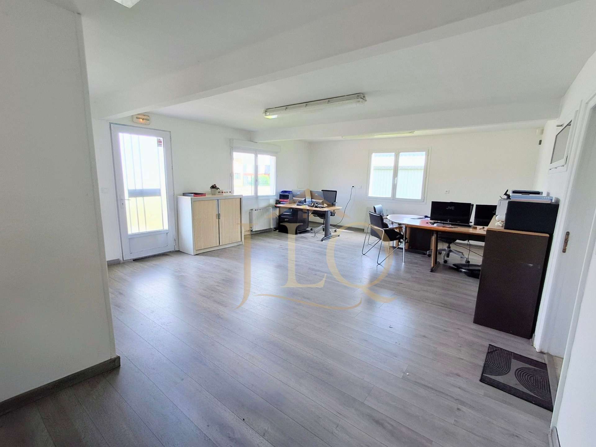 Vente ensemble professionnel de 200m² à Maintenon