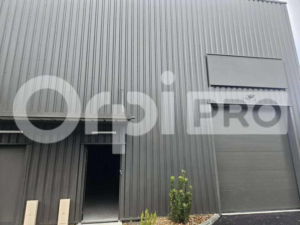 Entrepôt neuf de 94m² à louer en za à Marcheprime