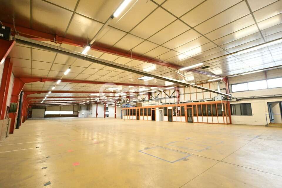 A louer local d'activité 3200m² à Rillieux-la-Pape