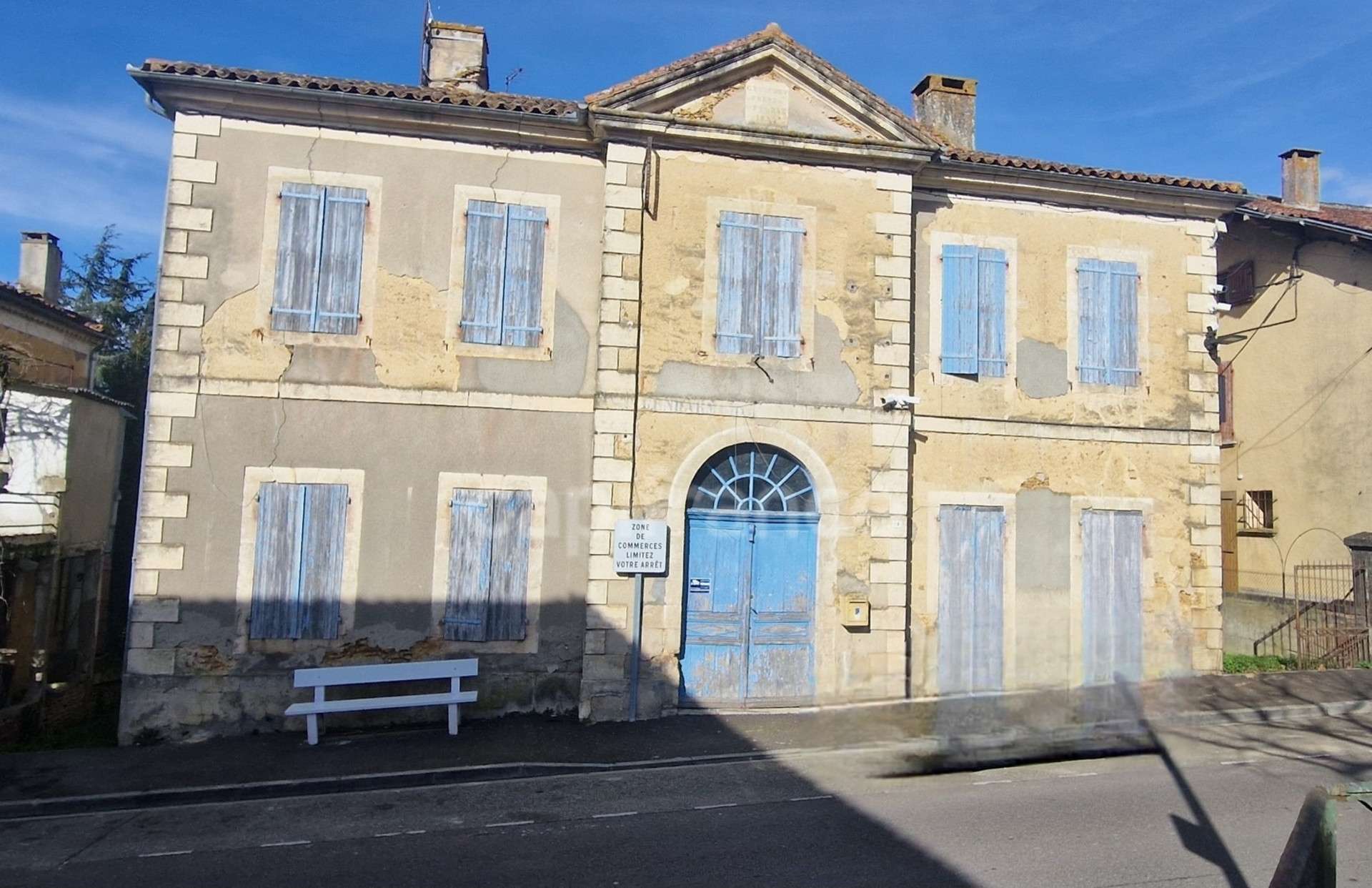Vente immeuble 352m² à restaurer à Cazaubon (32)