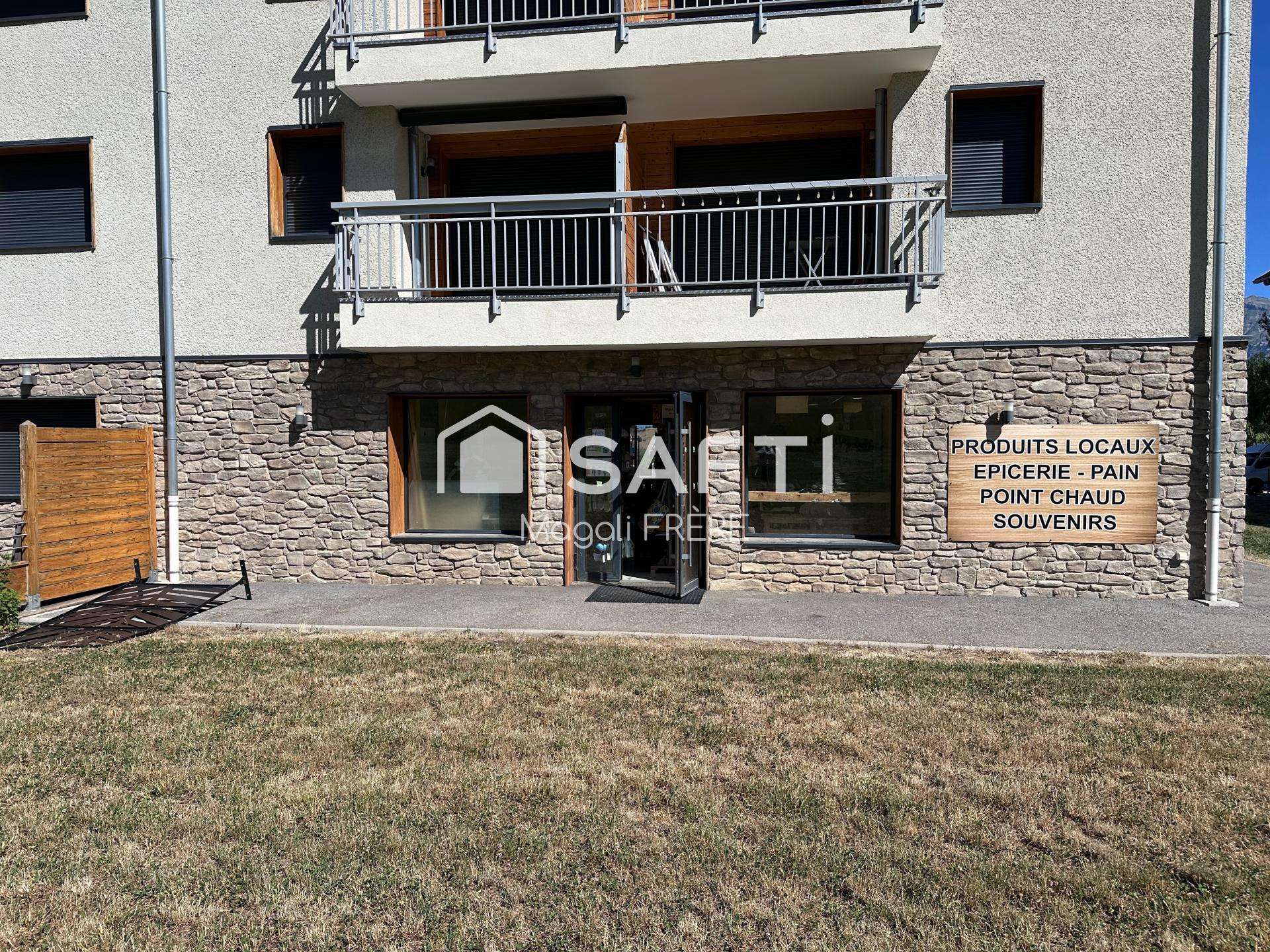 Vente local cial 160m² empl exceptionnel à Ancelle
