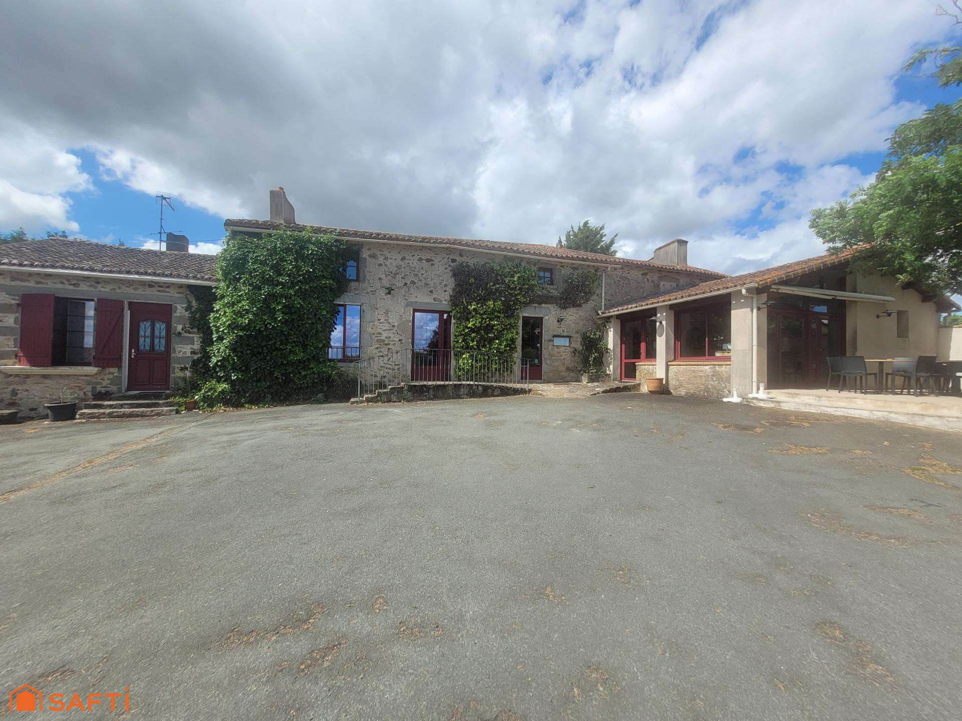 Vente restaurant et hébergements à Parthenay