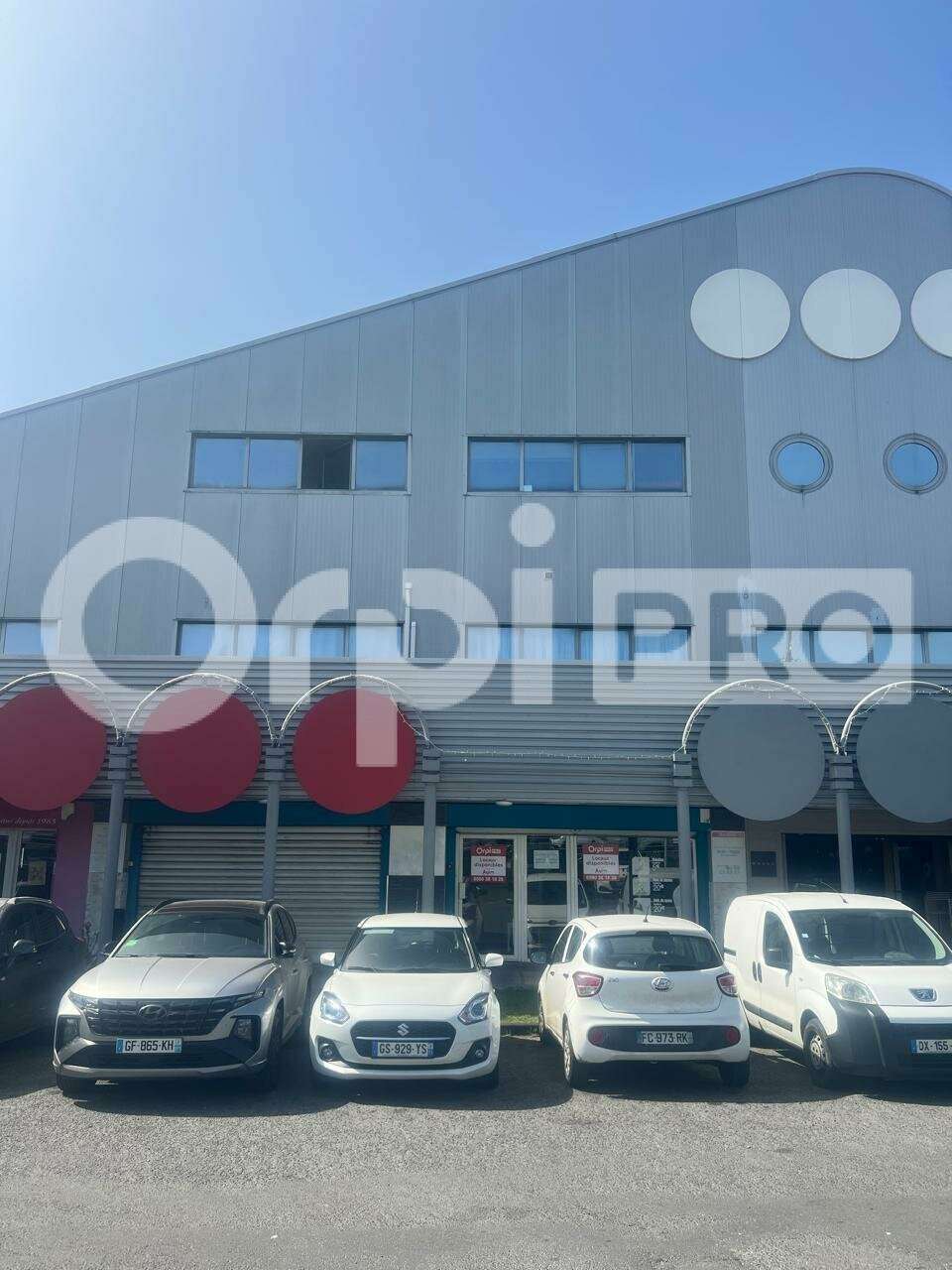A vendre locaux commerciaux 115m² RDC Baie-Mahault
