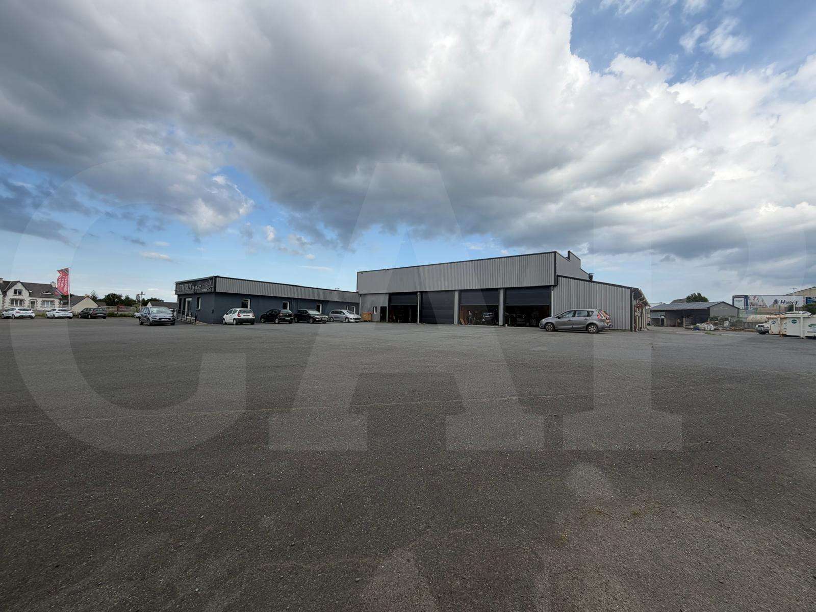 Vente local d'activité bureaux 880m² à Coëtmieux