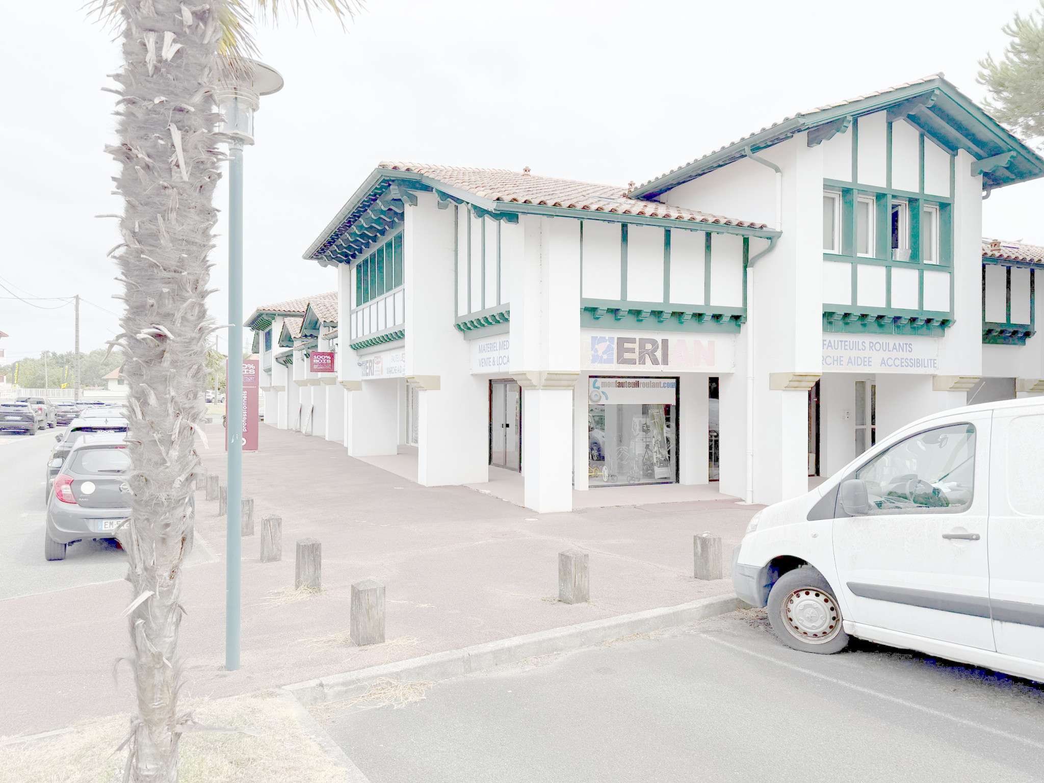 A louer local commercial 232m² empl d'angle Bidart