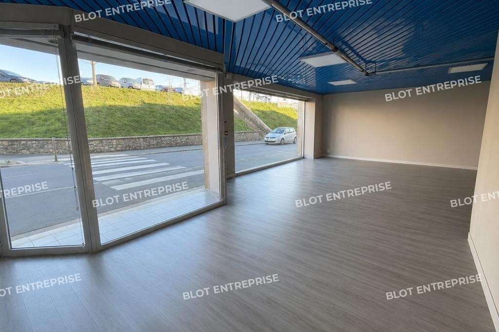 A louer local commercial 135m² à Lamballe Gare