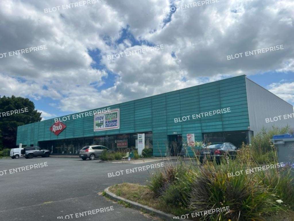 A louer local commercial 482m² à Lannion
