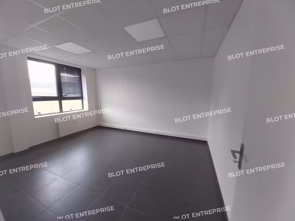 A louer local  50m² ZC de la Niel à Pontivy
