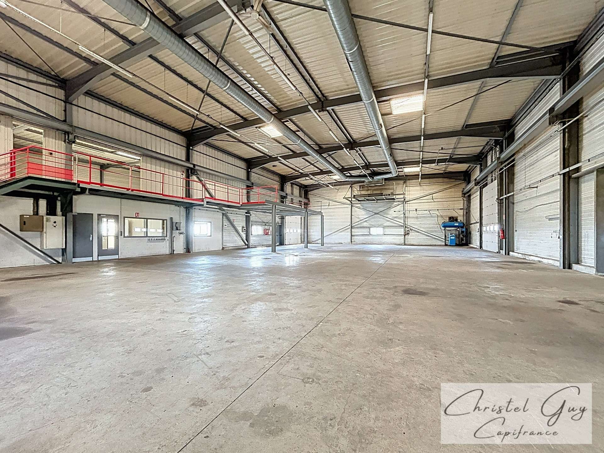 Entrepôt de 1172m² à vendre à Saint Paterne Racan