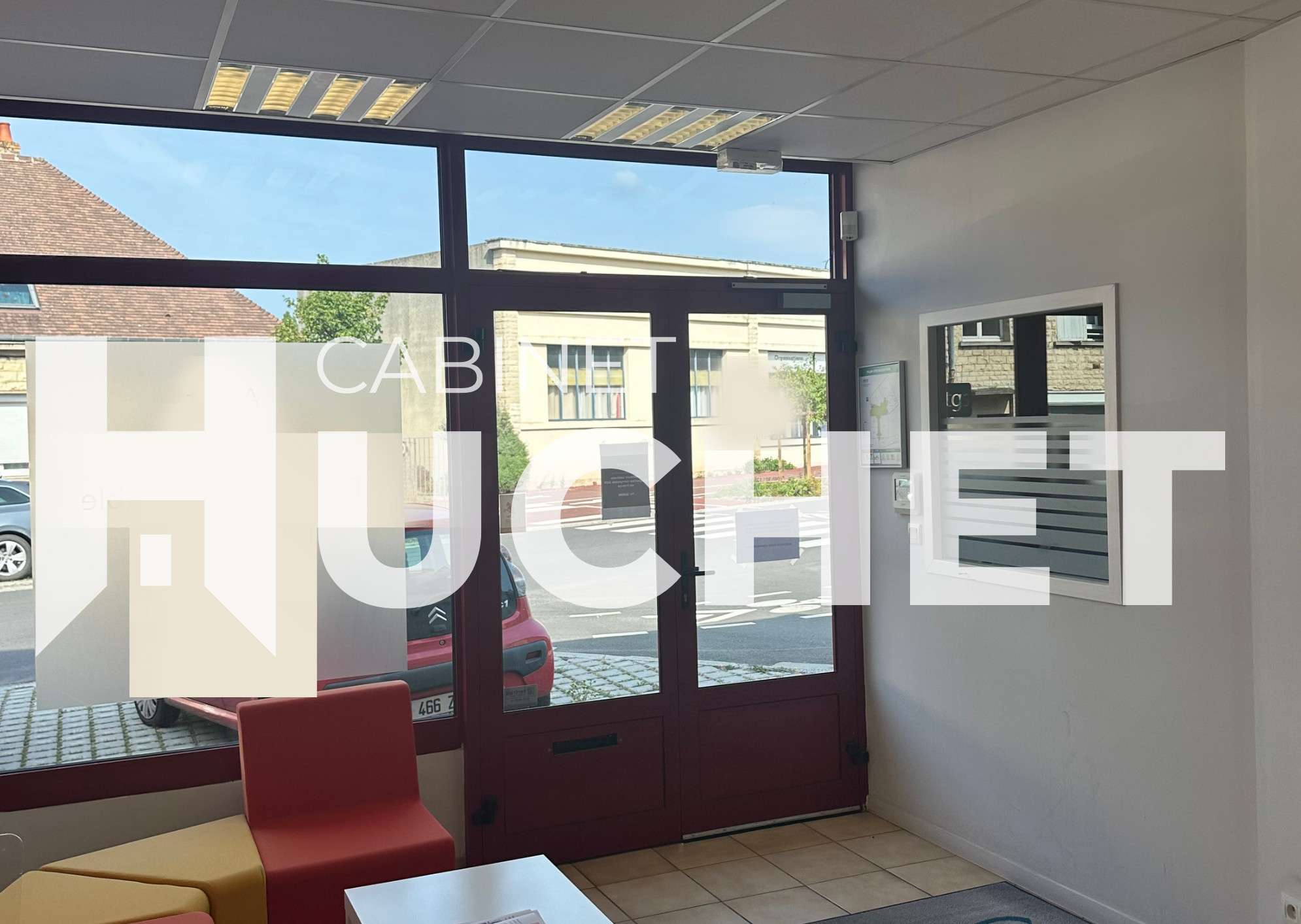 Loue local commercial 166m² centre-ville Falaise