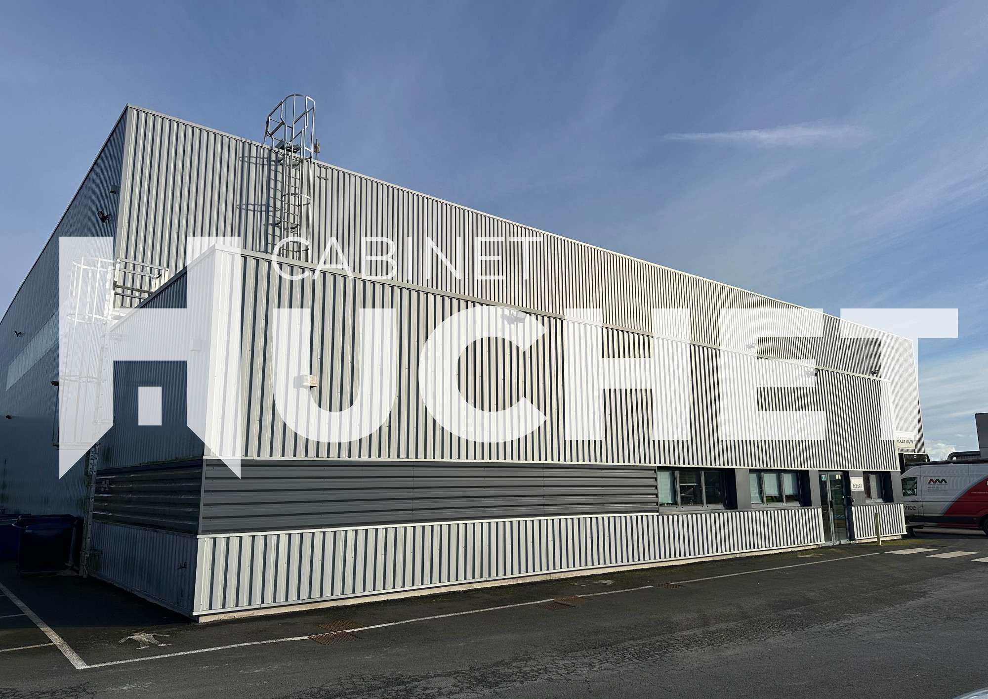 À louer entrepôt de 2040m² à Hermival-Les-Vaux