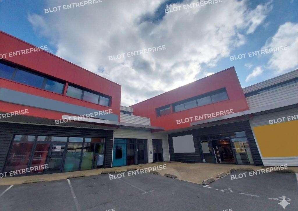 A louer local commercial 440m² empl N°1 à Pontivy 