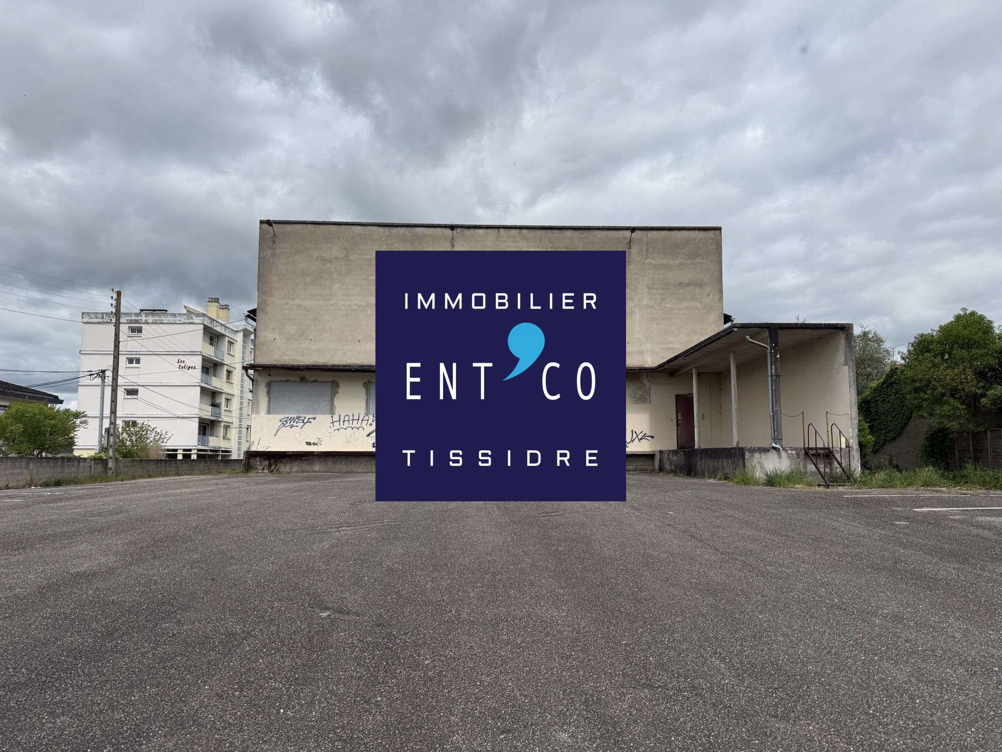 Entrepôt spacieux de 1580m² à vendre à Agen