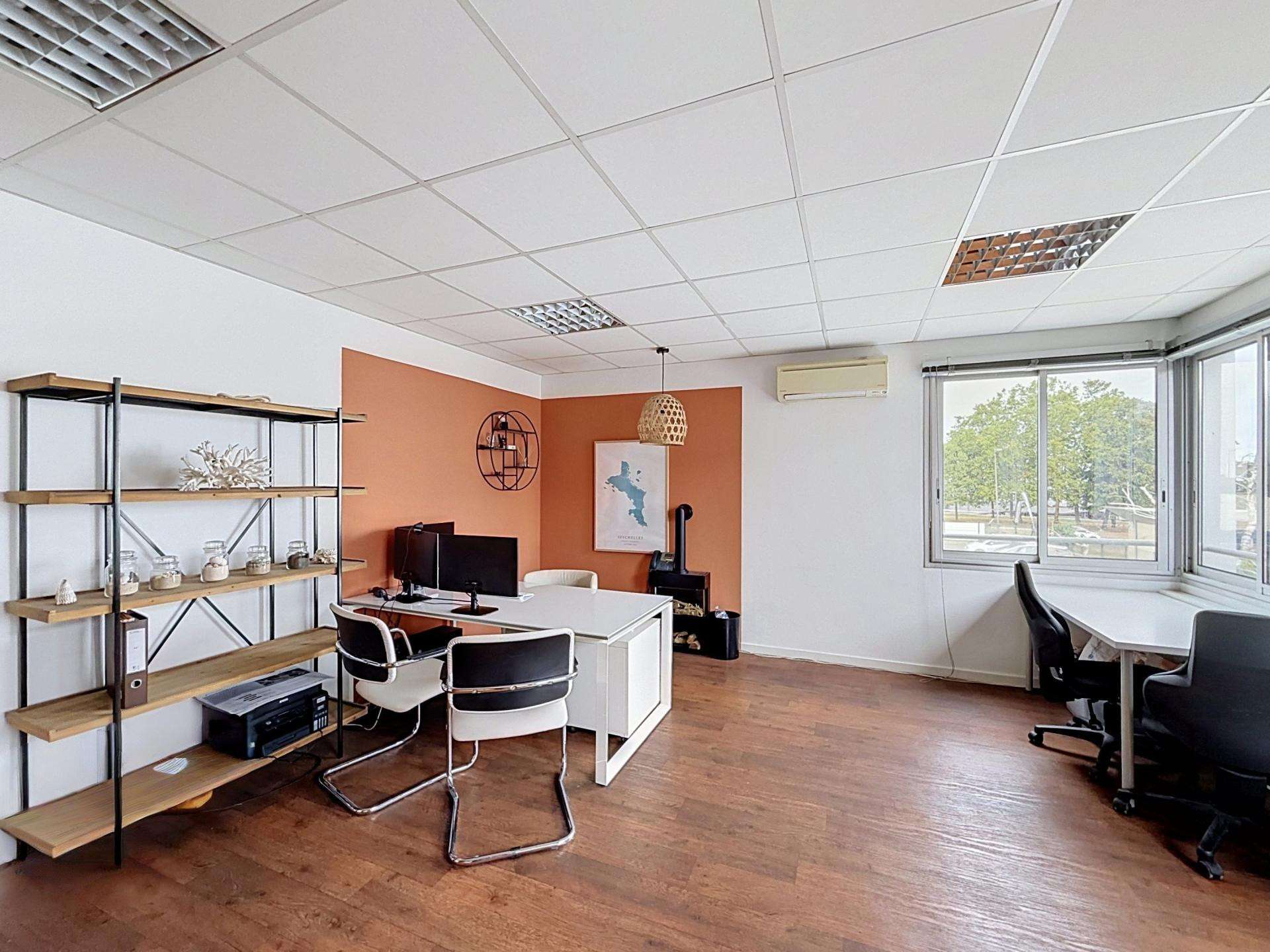 AV local commercial de 85m² en copropriété à Cenon