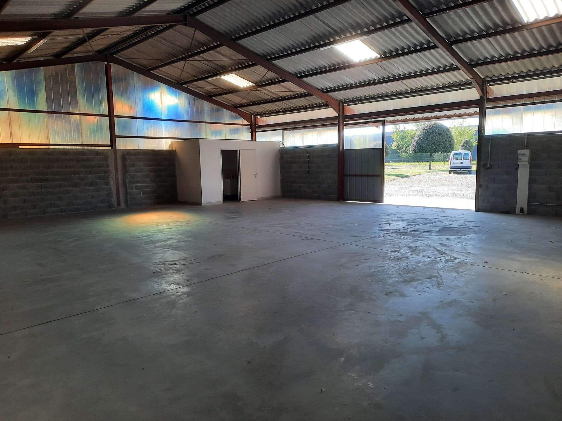 A louer entrepôt 190m² à Terssac