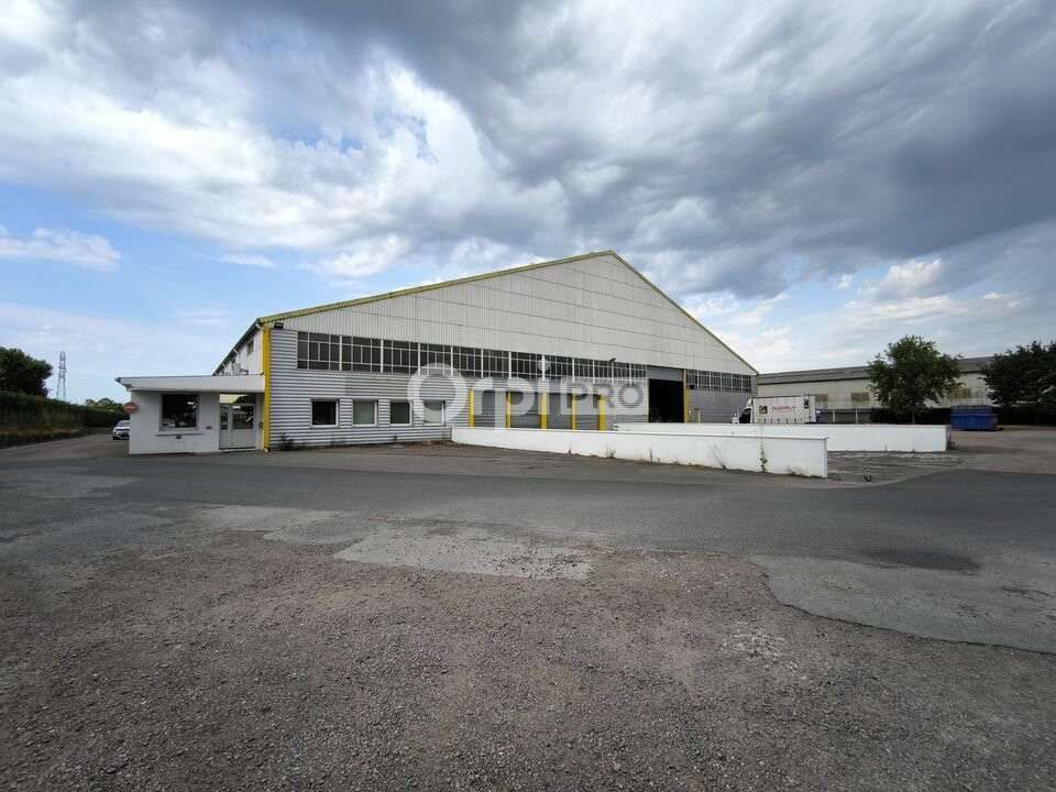 A louer local d'activité 2680m² à Brive-Ouest A20