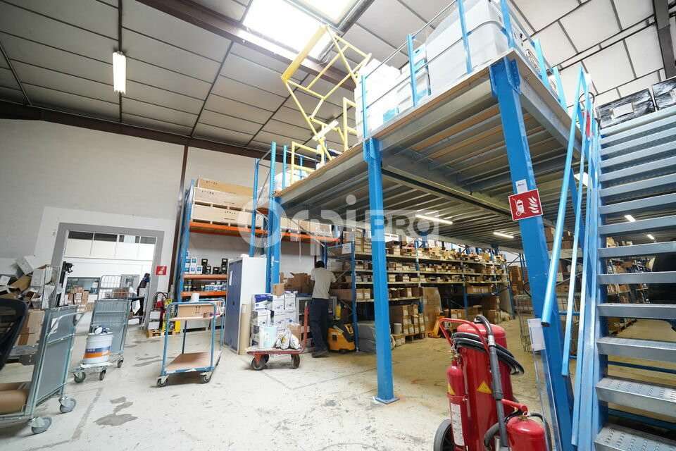 Local d'activité à louer 569m² à Vaulx-en-Velin