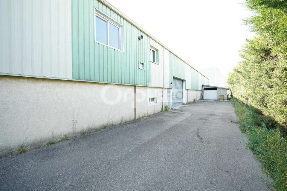 Local d'activité de 141m² à louer à Mions