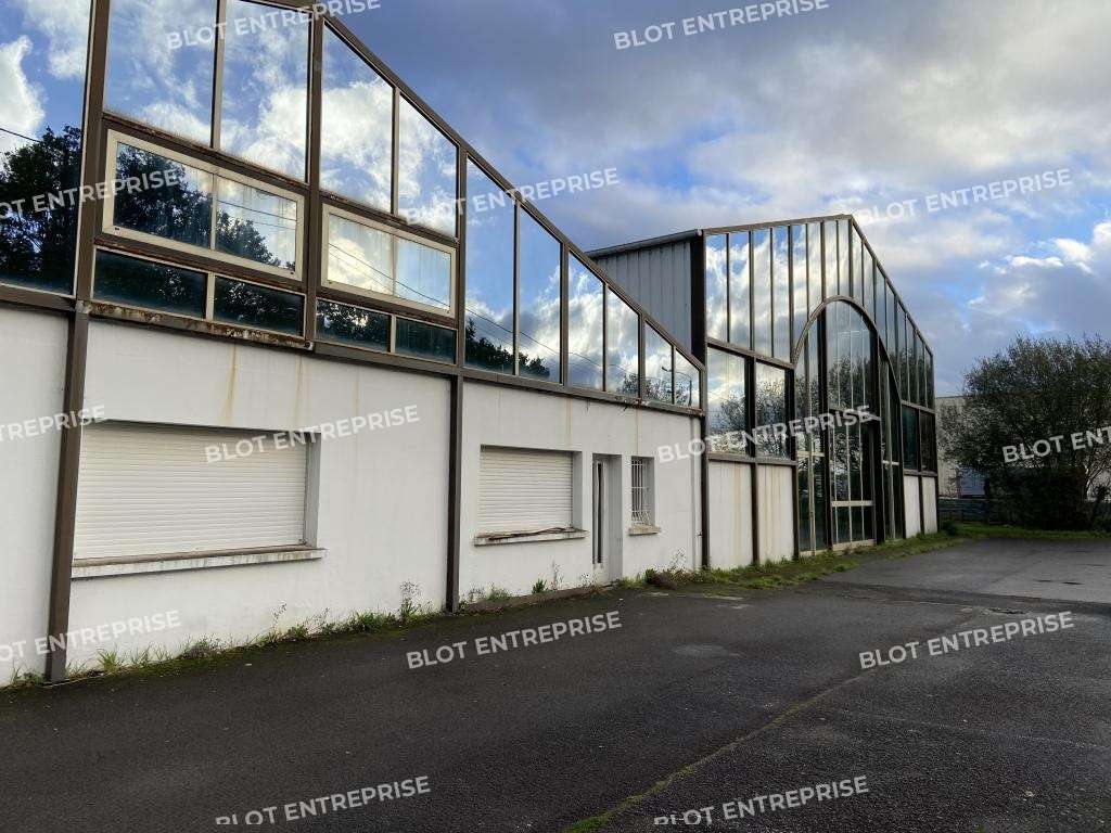 A vendre bâtiment industriel brut de 1500m² à Bruz