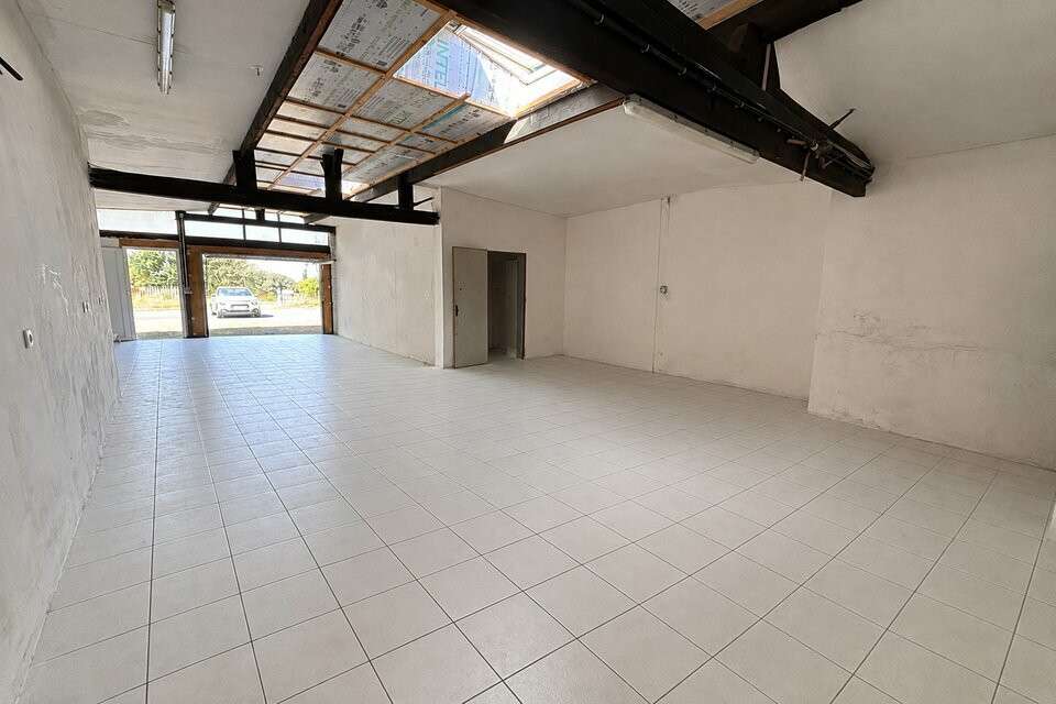 A louer local pro 80m² Yffiniac accès rapide RN12