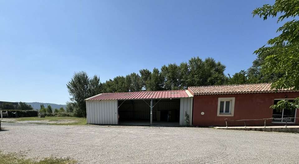 A louer local 75m² en zone artisanale Oraison A51
