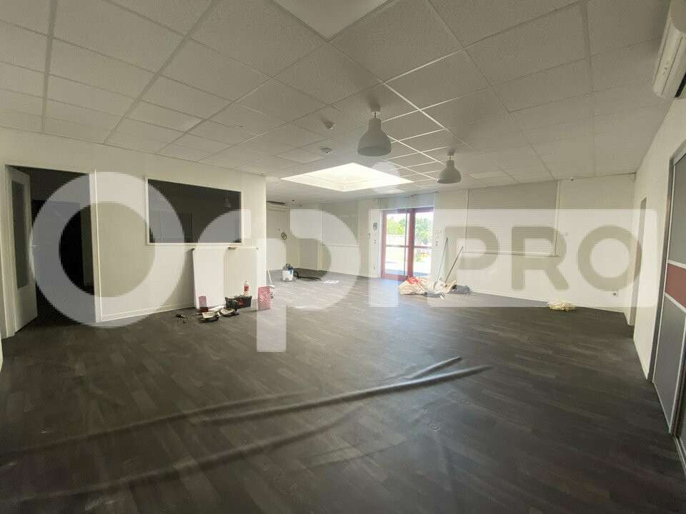 Local d'activité 286m² à céder en DAB à Guereins