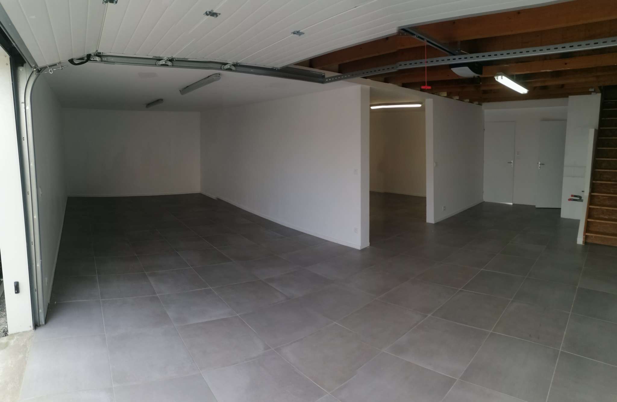 A louer showroom dépôt 110m² en ZAC à Aytré