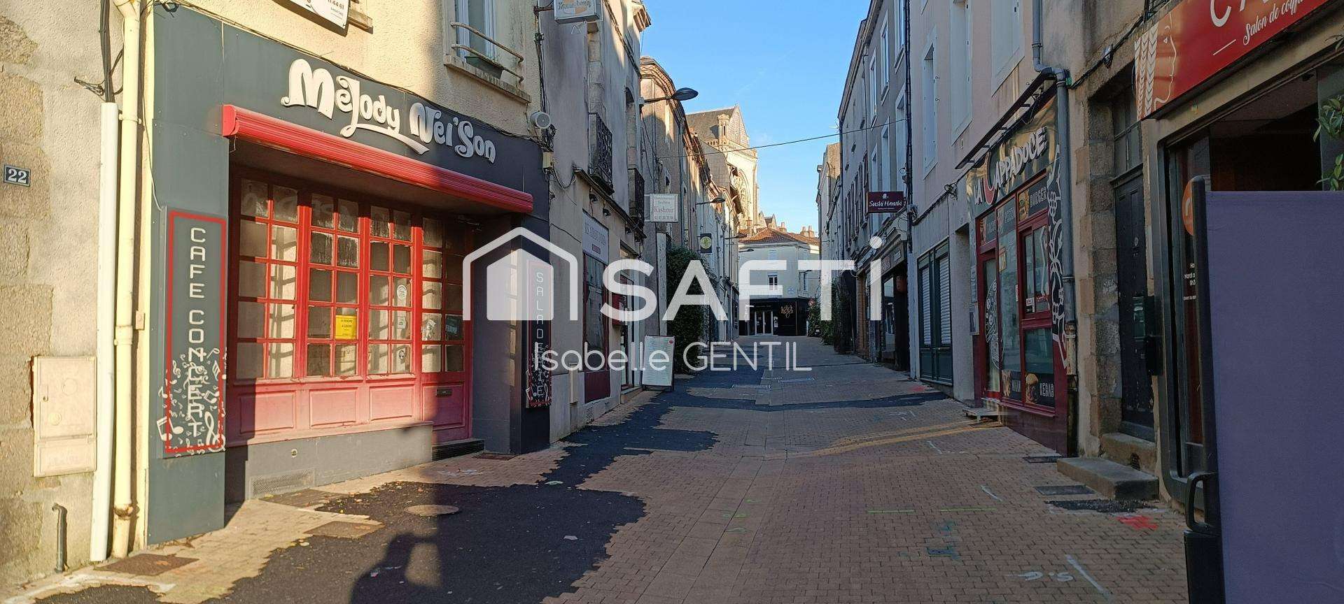 AV local commercial 90m² en rue animée à Cholet