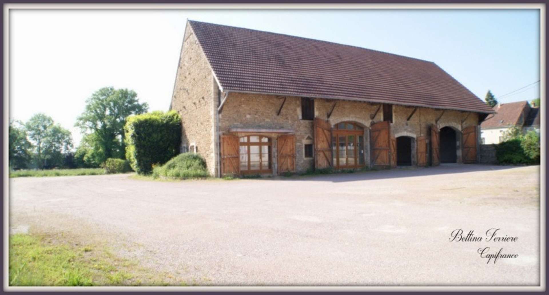 Entrepôt professionnel 590m² sur 3 227m² à Semur