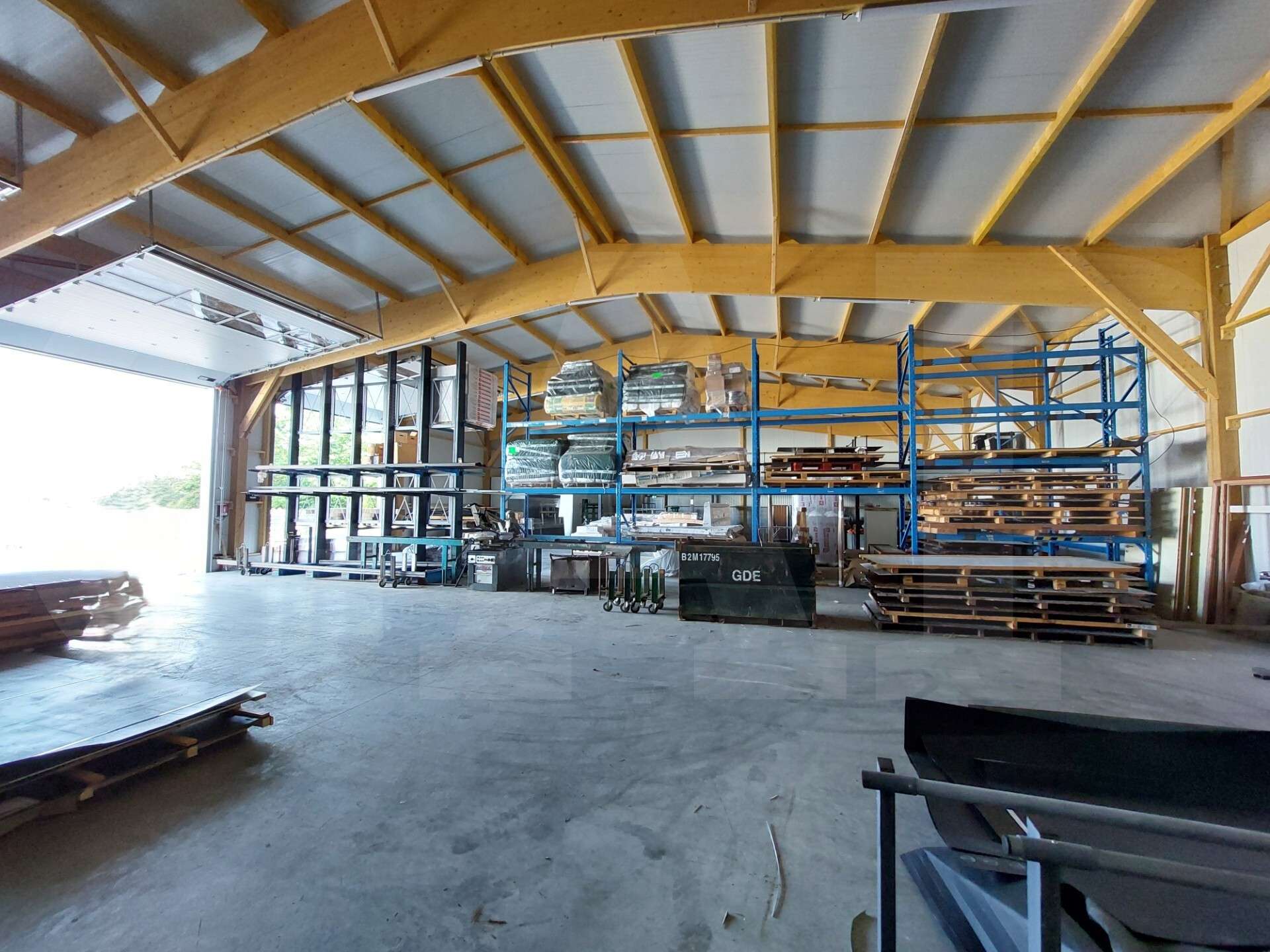 A louer local d'activité récent 550m² à Landévant