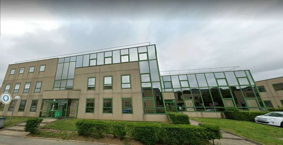 Loue bureaux cloisonnés de 164m² à Viry Chatillon