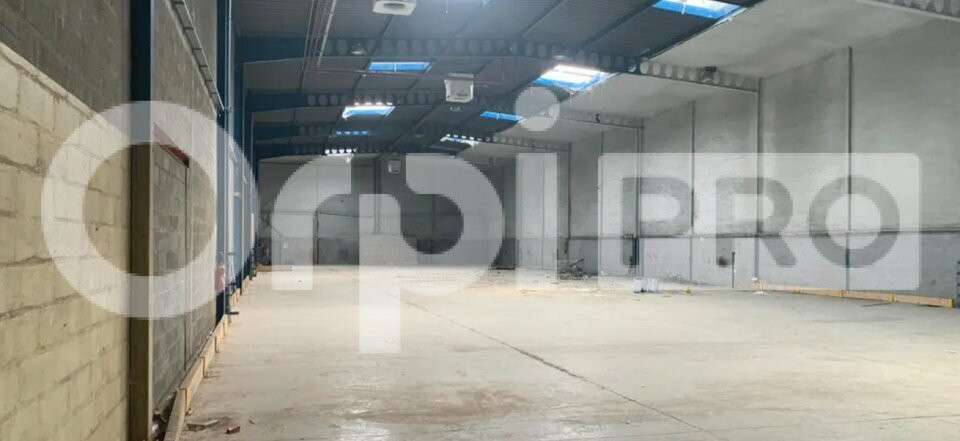 A louer entrepôt de 1351m² à Wissous