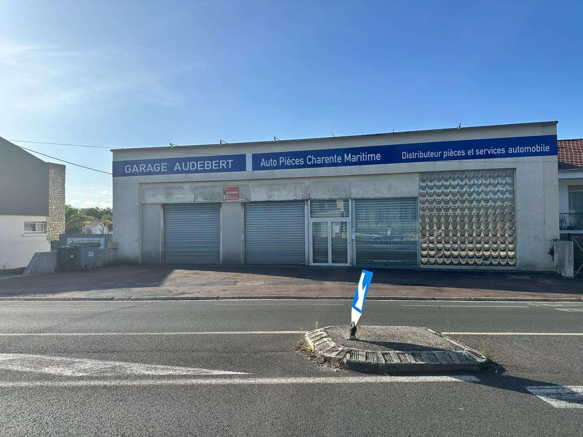AV batîment commercial 380m² à Saintes Rive Droite