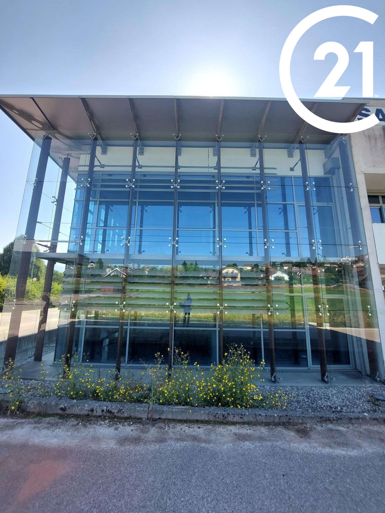 À louer local industriel et tertiaire 1637m² Poisy
