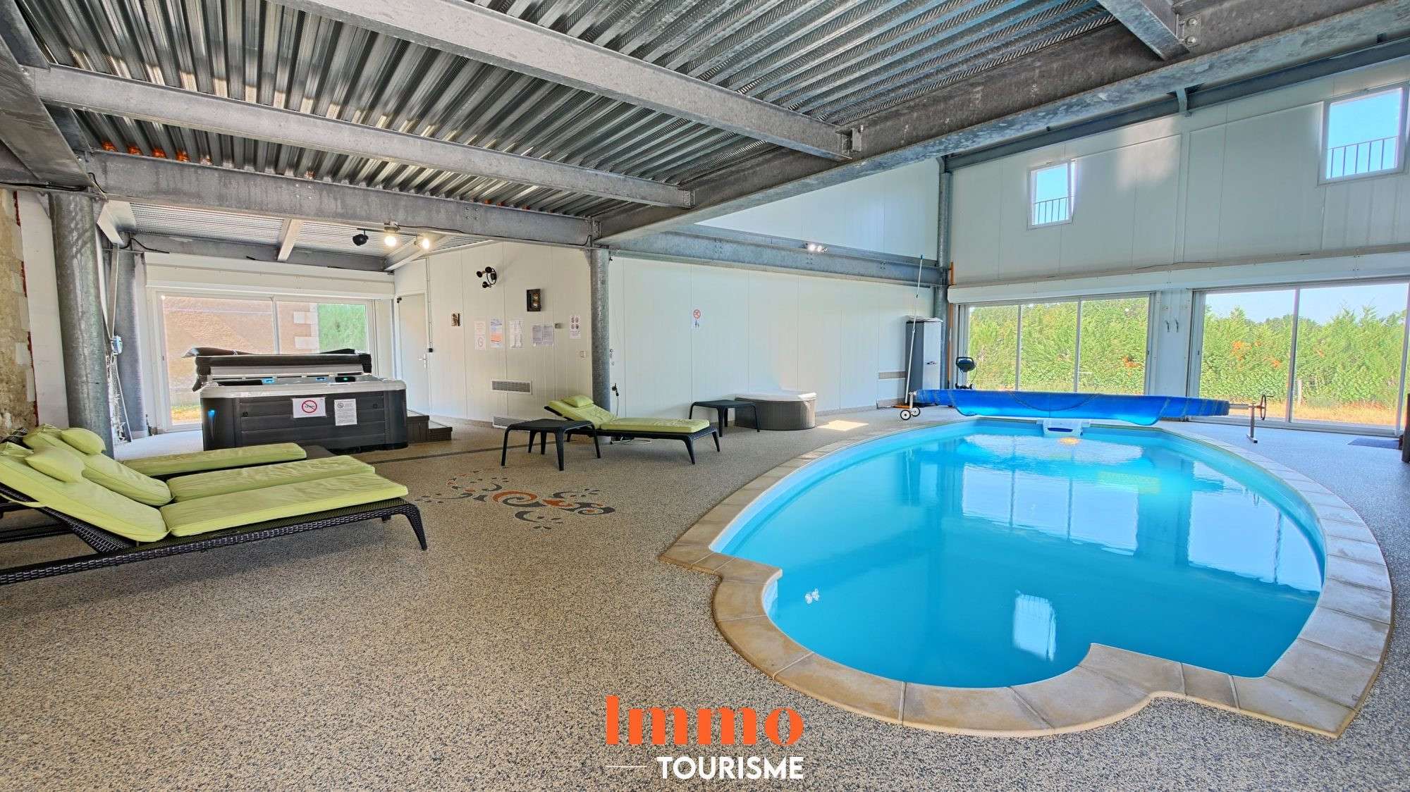 Maison d’hôtes et gîtes avec piscine intérieure –