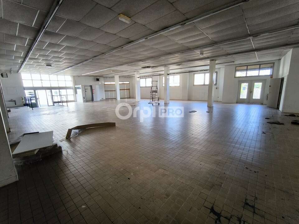 A louer local professionnel 390m² à Brive IUT