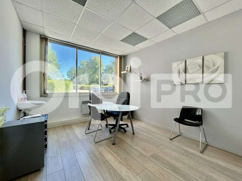 Local professionnel 13m² à louer à Compiègne