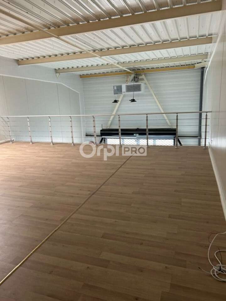 A louer local commercial neuf 80m² Bétheny centre