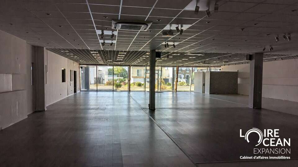 Cellule commerciale 780m² à louer à Cholet