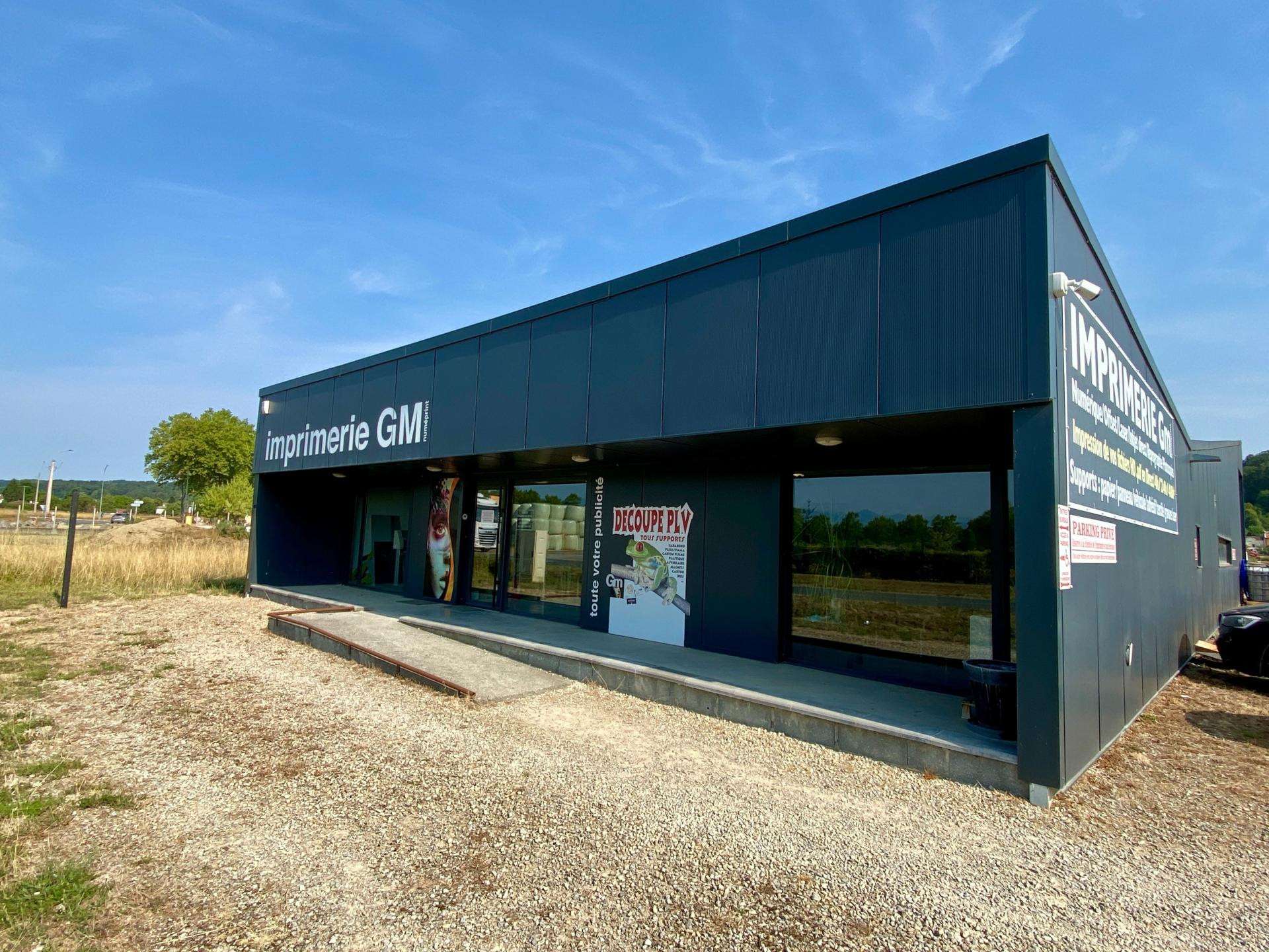 Vente bâtiment commercial 400m² à Villeneuve 